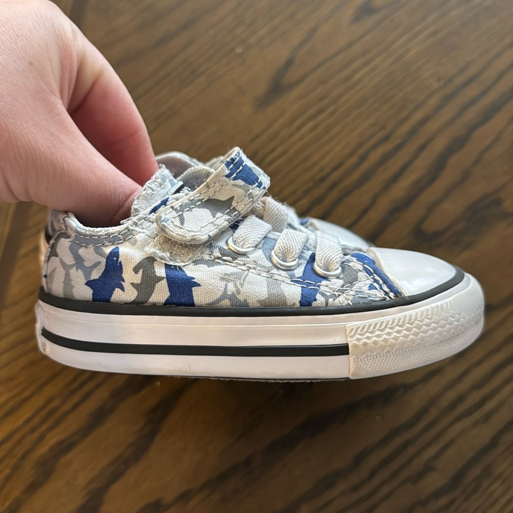 Shark converse sneakers ￼